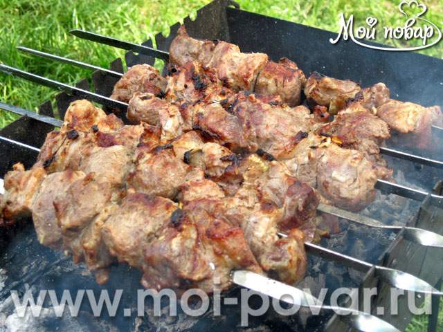 Шашлык из свинины: рецепт сочного мяса с луковым маринадом