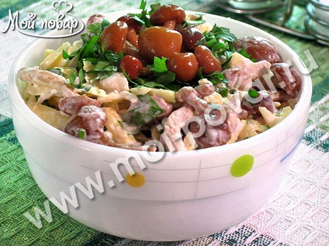 Салат с маринованными опятами, курицей и сыром - кулинарный рецепт.