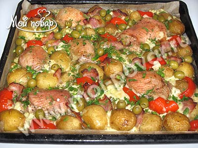 Вариант 1: Курица с картошкой в фольге в духовке – классический рецепт с пошаговыми фото